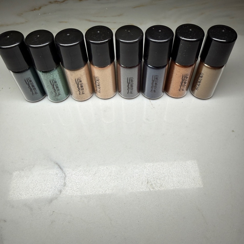 MAC Cosmetics Pigments Doscontinued